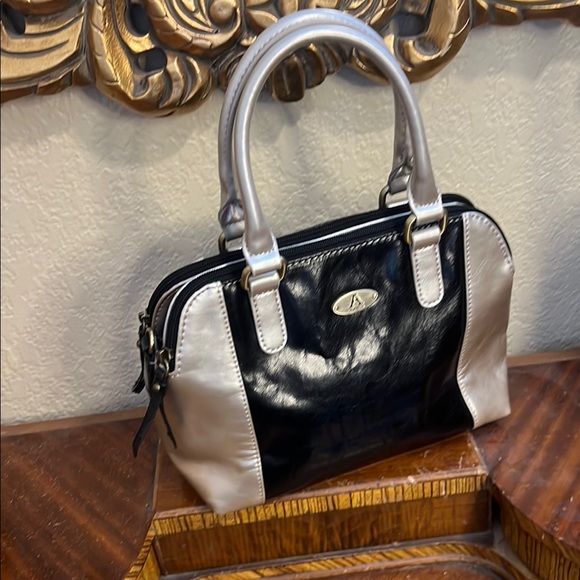 🔥Black and Silver Y2K Multi pocket purse with Patent Finish EXCELLENT - Picture 1 of 8